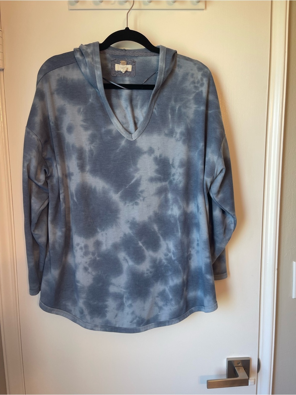 Cupio Blue Tie-Dye V-Neck Hoodie Pullover